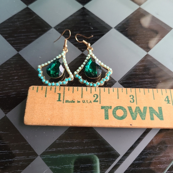 Elegant Green and Gold Teardrop Earrings - Picture 8 of 9